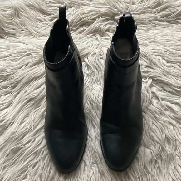 Vince Hallie Black Leather Block Heel Almond Toe Chelsea Ankle Boot EUC Size 8 - Picture 5 of 10